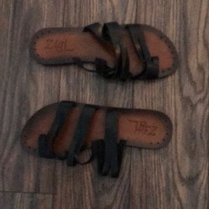 Zigi artisan sandals size 8